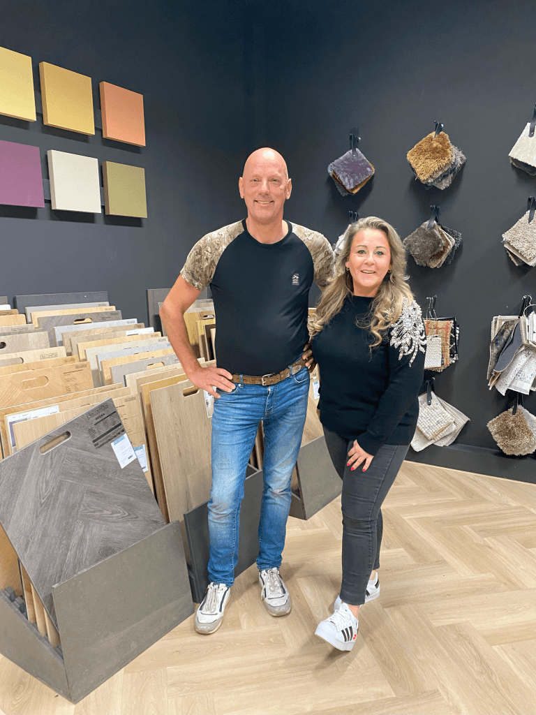Team Eerenstein styliste Ruth en stoffeerder Stephan